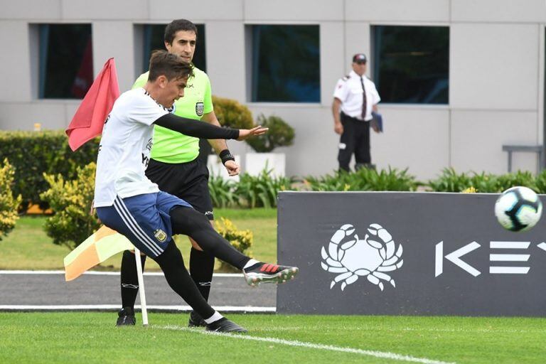 Paulo Dybala jugó un amistoso con la Selección Nacional frente a Newell's. (@canoboficial)