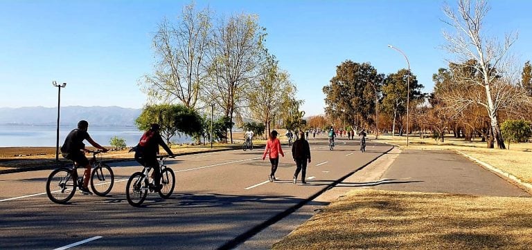 Costanera de Carlos Paz en invierno. (Foto: VíaCarlosPaz).