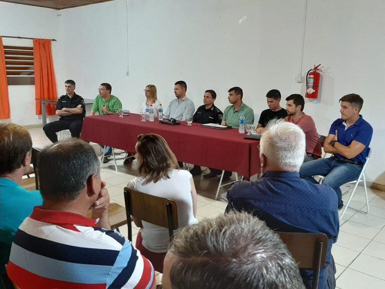 Reunión por seguridad en el barrio Malvinas Argentinas (Prensa Municipalidad de Rafaela)