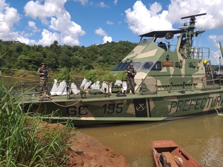 El operativo de Prefectura Naval Argentina, que secuestró 1800 plantas de Marihuana en el río Paraná.