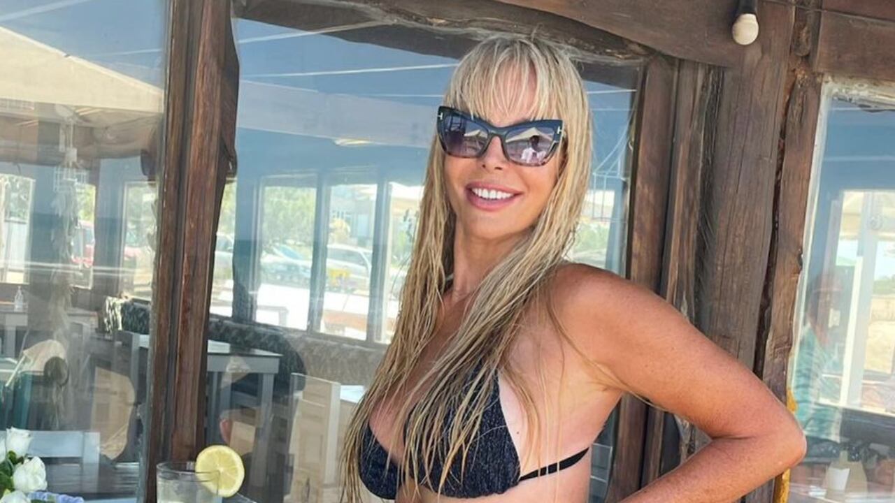 A los 71 años, Graciela Alfano deslumbra con su figura y conquista corazones en microbikini