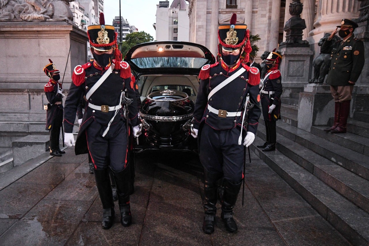 El cortejo fúnebre en el velatorio de Carlos Menem.