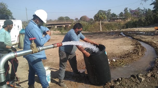 Pozo de agua en Tartagal financiado por el Banco Macro.