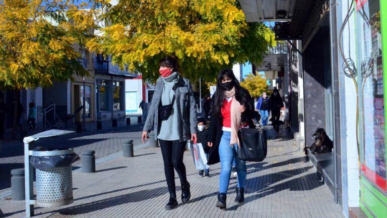 Los restaurantes, bares y confiterías podrán abrir de 9 a 23 horas.