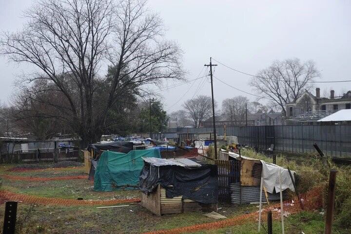 La toma de tierras en Victoria. (foto: Luciano Thieberger)