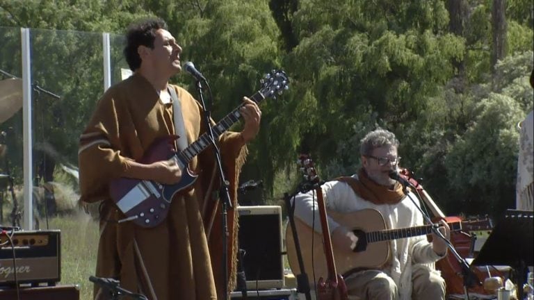 Gustavo Santaolalla en el Festival " Jujuy Corazón Andino", con un invitado de lujo: Ricardo Mollo.