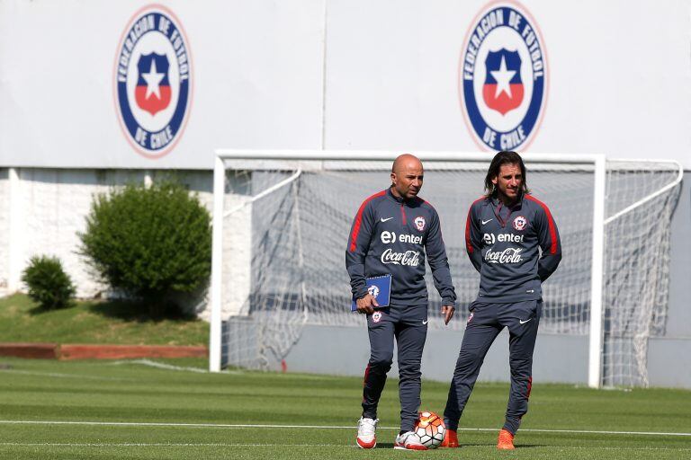 Jorge Sampaoli y Sebastián Beccacece. (AFP)