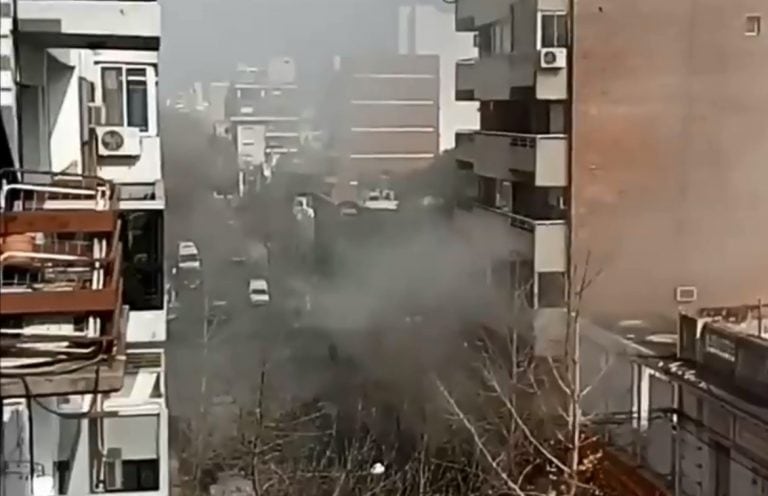 El incendio se produjo en 1° de Mayo entre Pellegrini y Montevideo. (Captura)