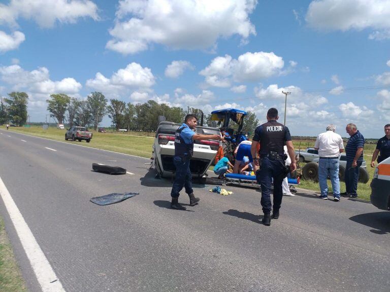 Accidente entre un Renault 19 y un tractor en Ruta 19 Arroyito