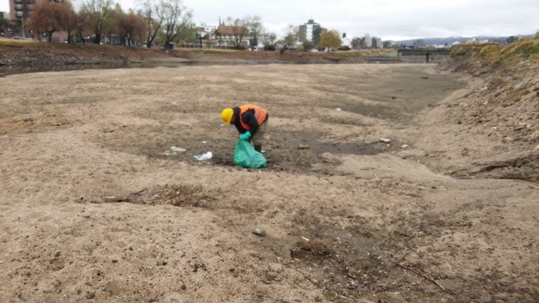 Se limpiaron las costas del Lago San Roque y de los ríos de Carlos Paz.