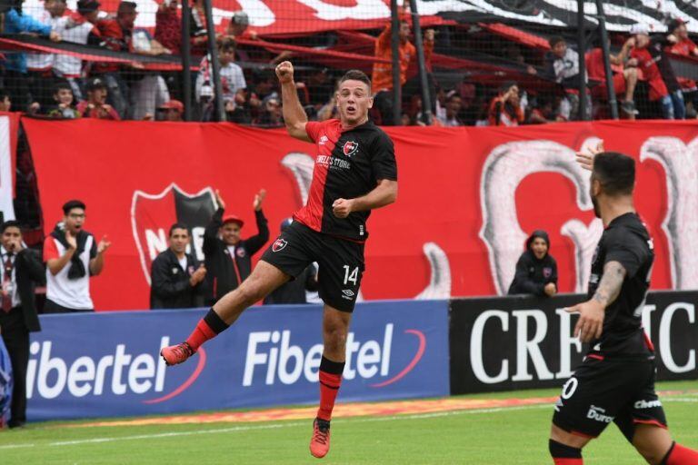 Golazo de Alexis Rodríguez para Newell's