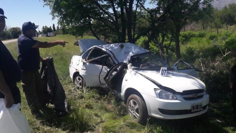 El chofer se estrelló contra un arbol. Villa de Merlo, San Luis.