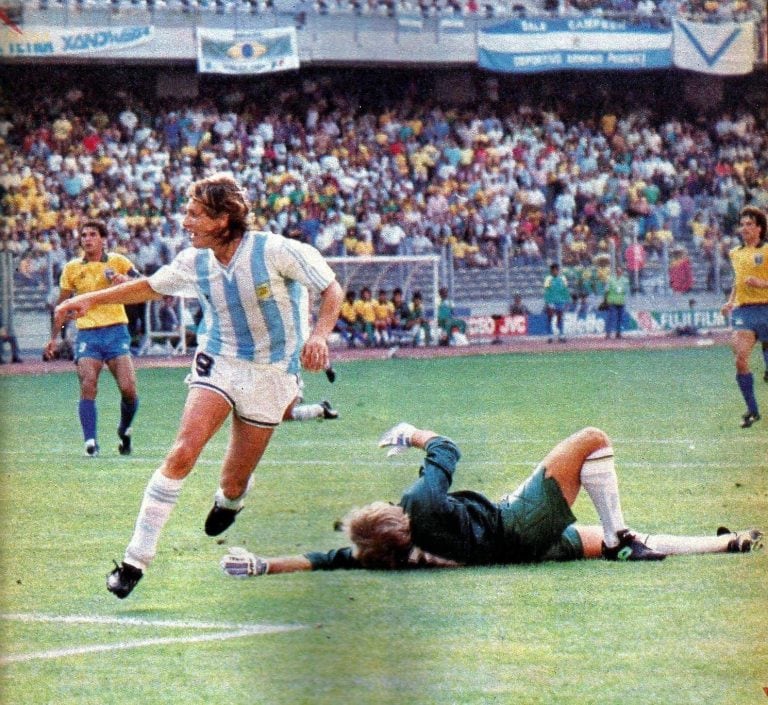 Con el gol de Caniggia Argentina eliminó a Brasil de Italia 90, en Turín (Foto: El Gráfico)