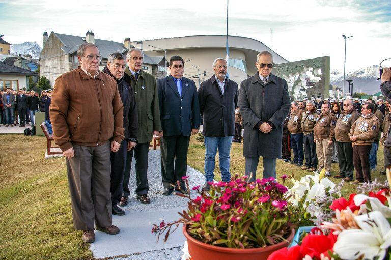 Ushuaia conmemoró al crucero ARA "General Belgrano" (Vía Ushuaia)