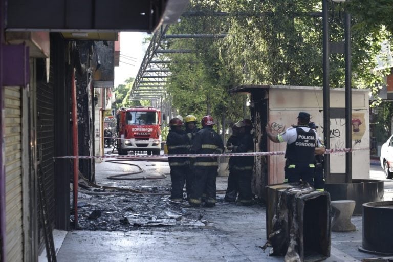 Incendio en la Peatonal.