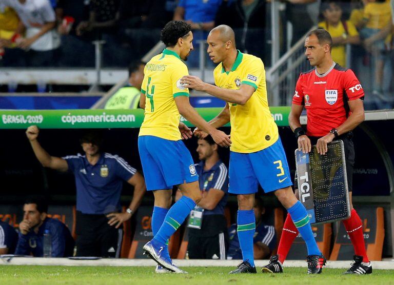 A los 64', Marquinhos pidió el cambio. En su lugar ingresó Miranda. Foto: REUTERS/Luisa Gonzalez.