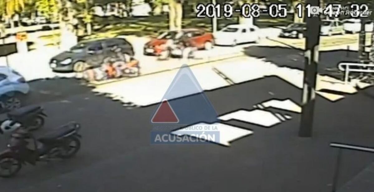 El video del intento de asalto y balazo en el rostro al gerente en la puerta de un banco