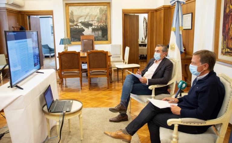 Rodolfo Suarez, Enrique Vaquié y Lisandro Nieri en Casa de Gobierno. Foto: Prensa Mendoza.