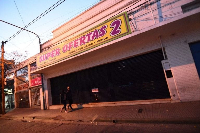 La polémica sobre las "saladitas" inició hace un mes, cuando comerciantes se autoconvocaron y denunciaron que son locales fraudulentos.