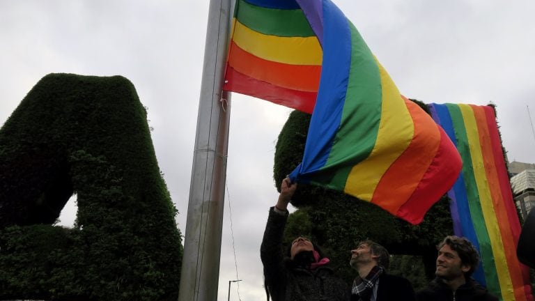 Bandera de la comunidad LGTB+.