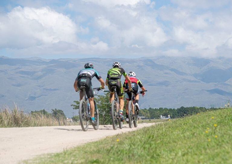 Ciclistas de Arroyito en Maraton Los Reartes