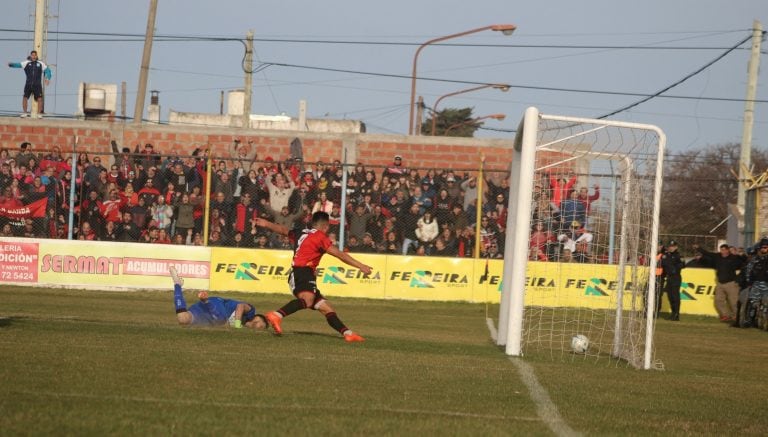 Gol de Sanhueza para poner e 1 a 0