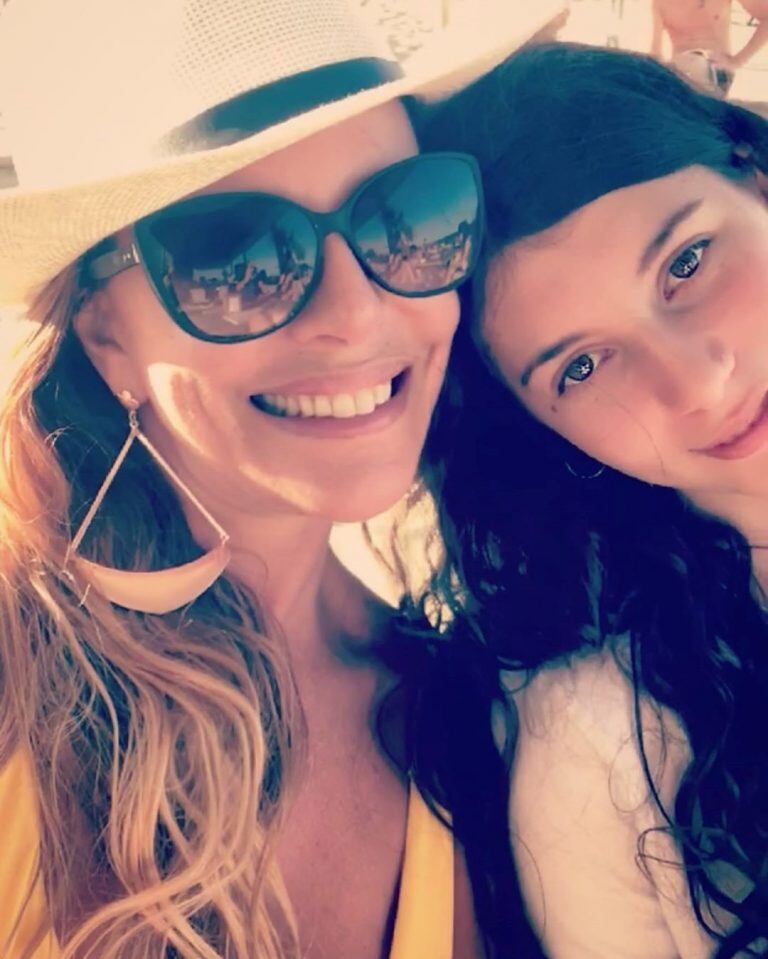 Mónica Ayos y Victoria Olivera (Foto: Instagram/ monicaayos)