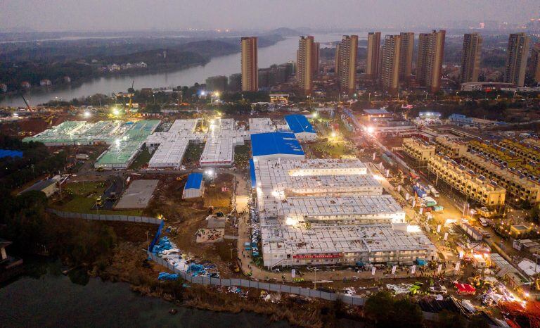 Vista aérea del Hospital Huoshenshan en Wuhan, China, cuya construcción comenzó el 24 de enero para atender a los pacientes del coronavirus. (Foto.EFE/YFC)