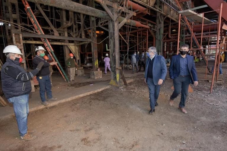 Las autoridades hicieron un recorrido por las instalaciones reconstruidas en el ingenio La Esperanza.