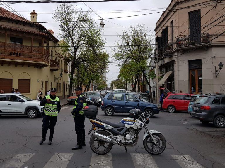 Calles cortadas por el paso de la manifestación. (Vía Salta)