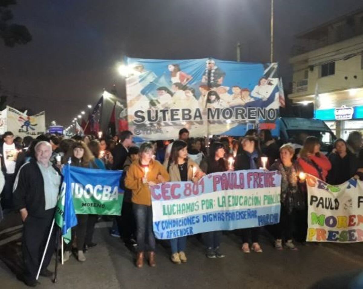 Realizaron una marcha de antorchas para reclamar justicia por la docente de Moreno