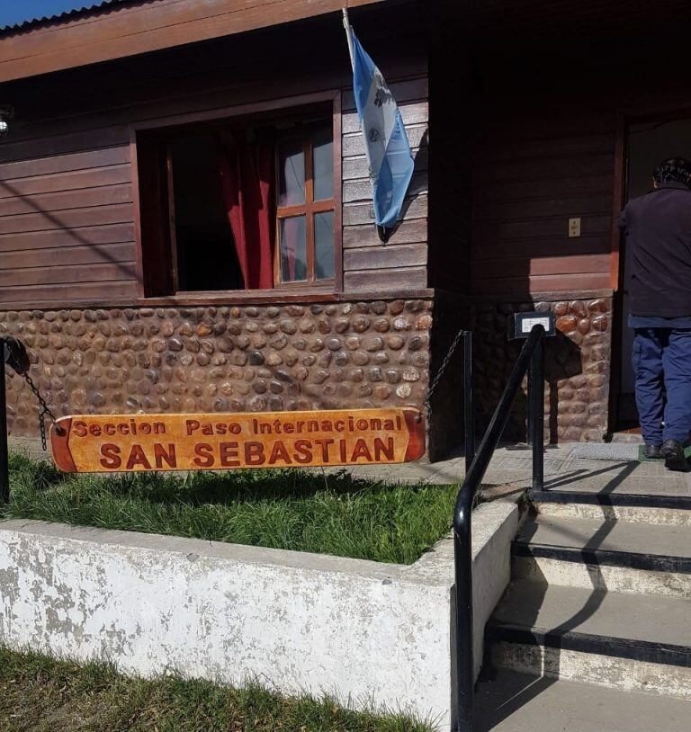 Controles de la Dirección Provincial de Obras y Servicios Sanitarios paso Fronterizo San Sebastián