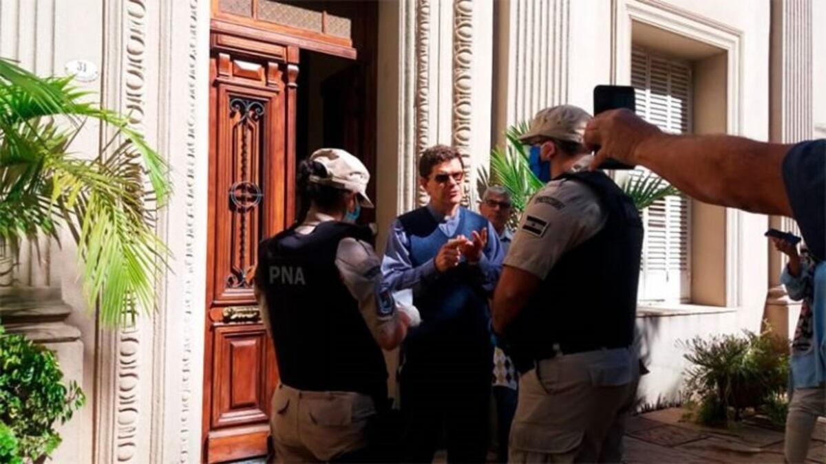 Un cura hizo una procesión el viernes santo y lo acusaron de violar la cuarentena