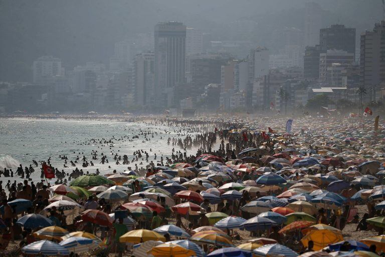 Vista general de la playa de Ipanema (EFE)