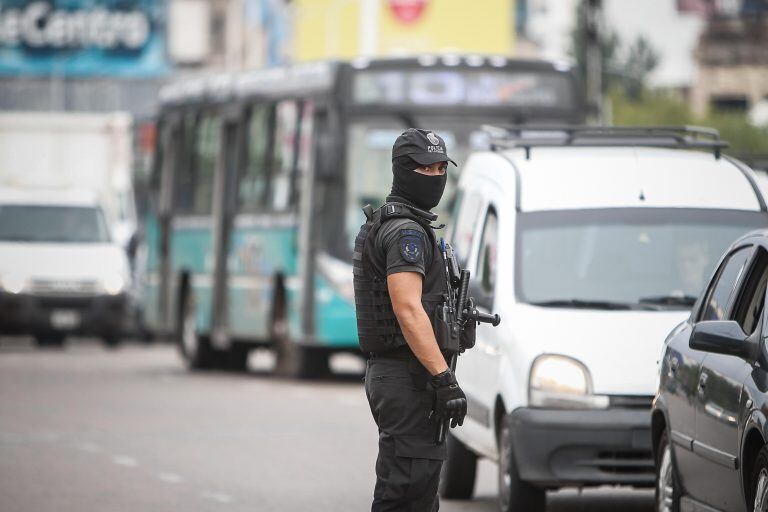 Autoridades llevan a cabo controles en los accesos a Buenos Aires (EFE/Juan Ignacio Roncoroni)