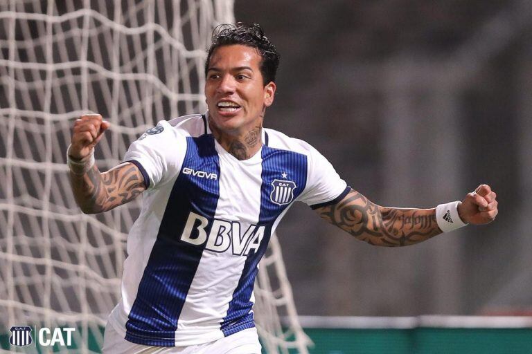 A puro gol, Dayro Moreno puso a Talleres arriba en la serie.