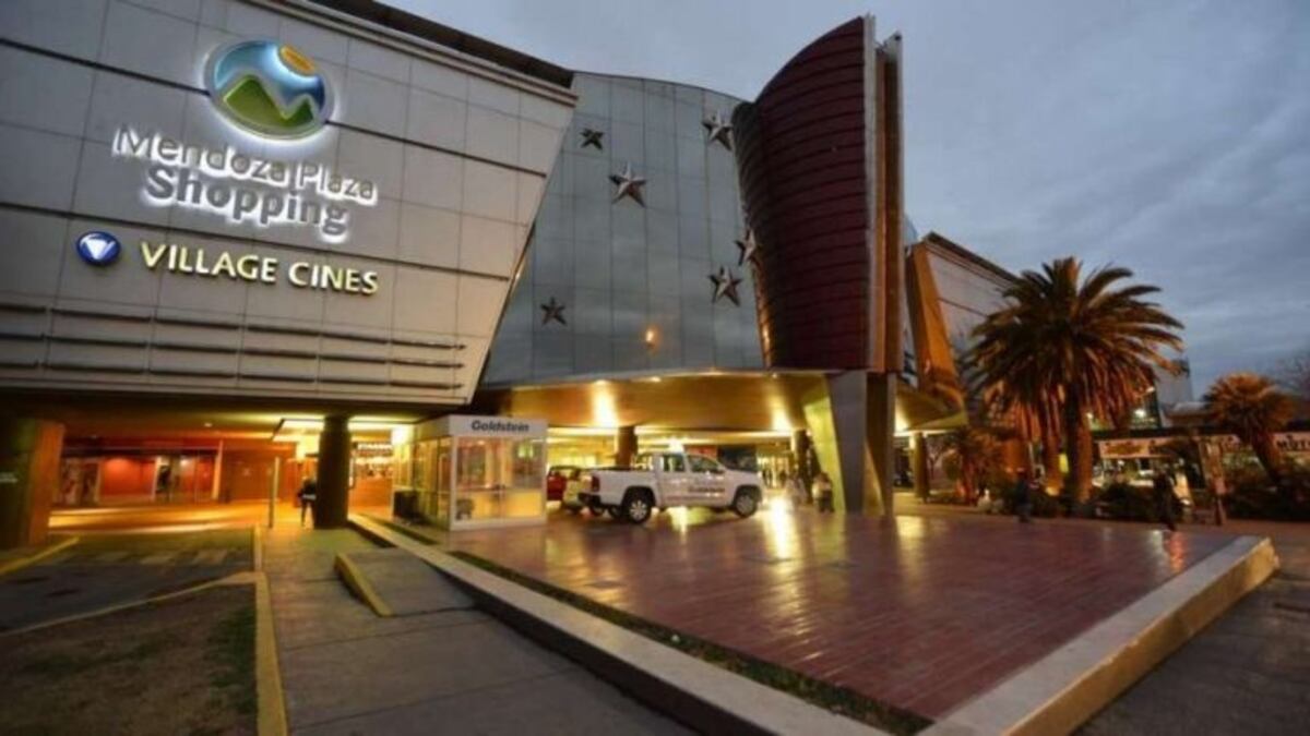 Ordenaron cerrar todos los centros comerciales de Mendoza