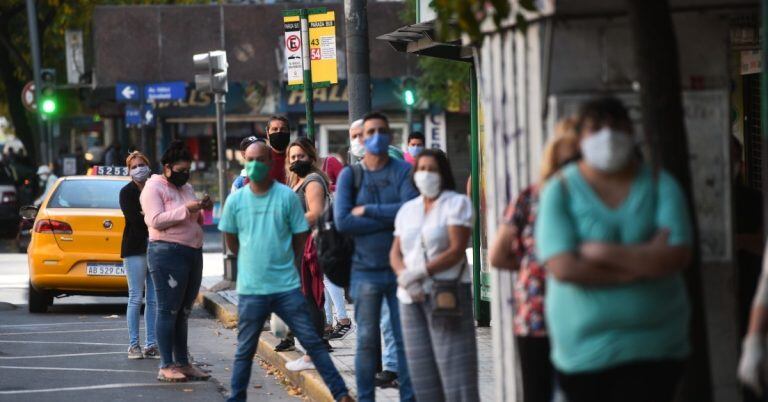 El uso de tapabocas continúa siendo obligatorio en el transporte público (Web)