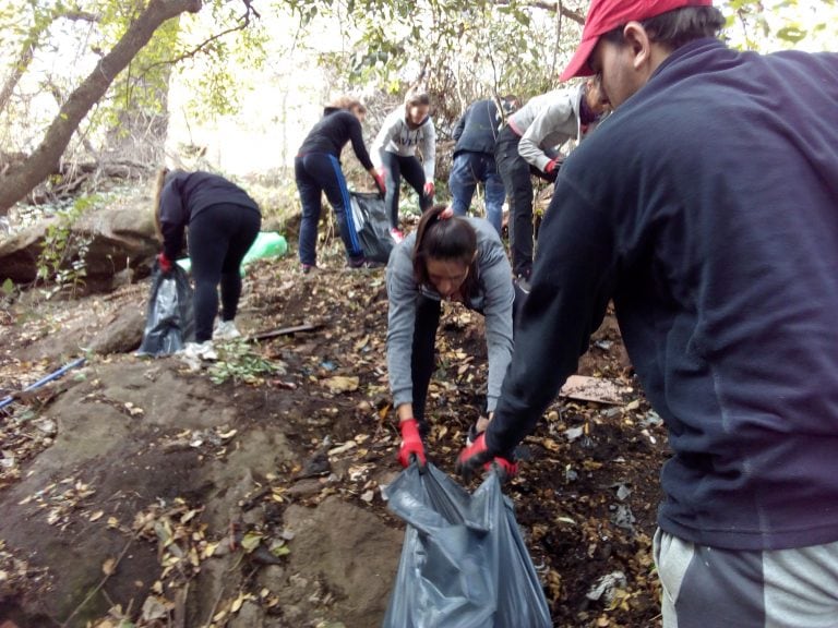 Nueva jornada de limpieza en la costa del Río San Antonio