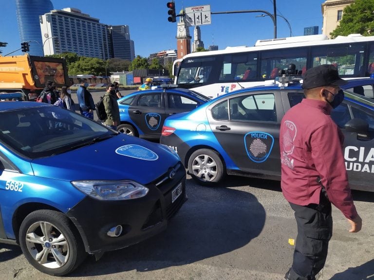 Tiroteo en la estación del ferrocarril San Martín, en Retiro (Foto: Twitter @mattipanza)