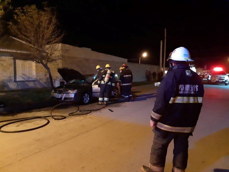 Incendio de auto en Calle Alem Arroyito Bomberos