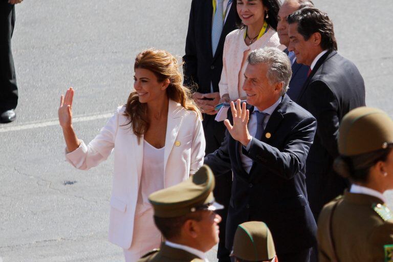 El presidente de Argentina, Mauricio Macri, llega junto a su mujer, Juliana Awada, a la ceremonia de asunción de Sebastián Piñera como presidente de Chile en Valparaíso, Chile, el 11/03/2018. (Vinculado al texto de dpa "El conservador Sebastián Piñera jura como presidente de Chile") Foto: Yvo Salinas/Agencia Uno/dpa +++ dpa-fotografia +++