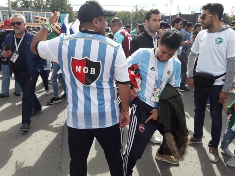 Hinchas canallas y leprosos presenten en Rusia para alentar a la Selección.