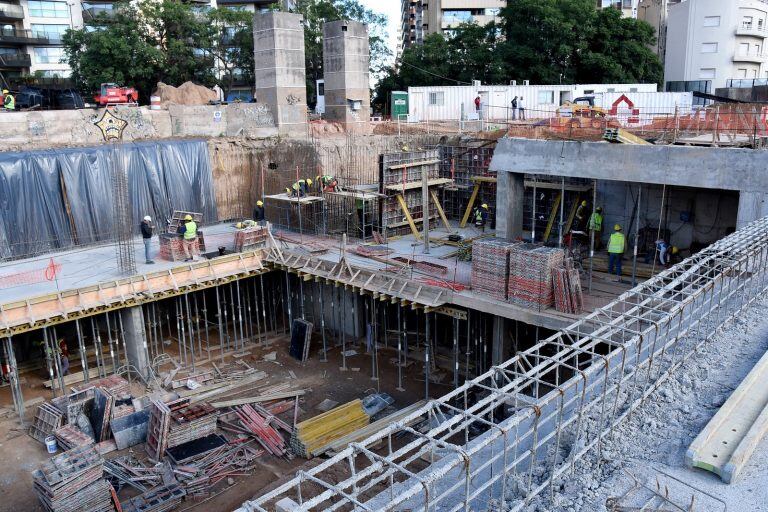 Obras en el centro cultural subterráneo.