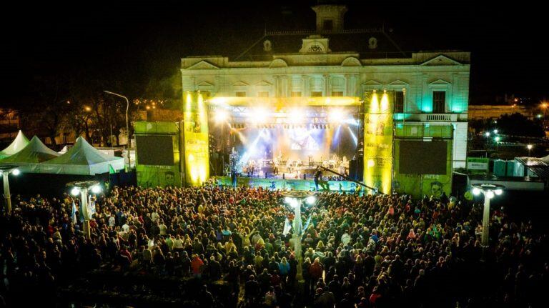 Los Tekis en la Plaza San Martín.