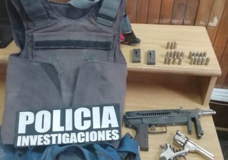 El material bélico que fue encontrado en el barrio Huarpes II de Godoy Cruz.