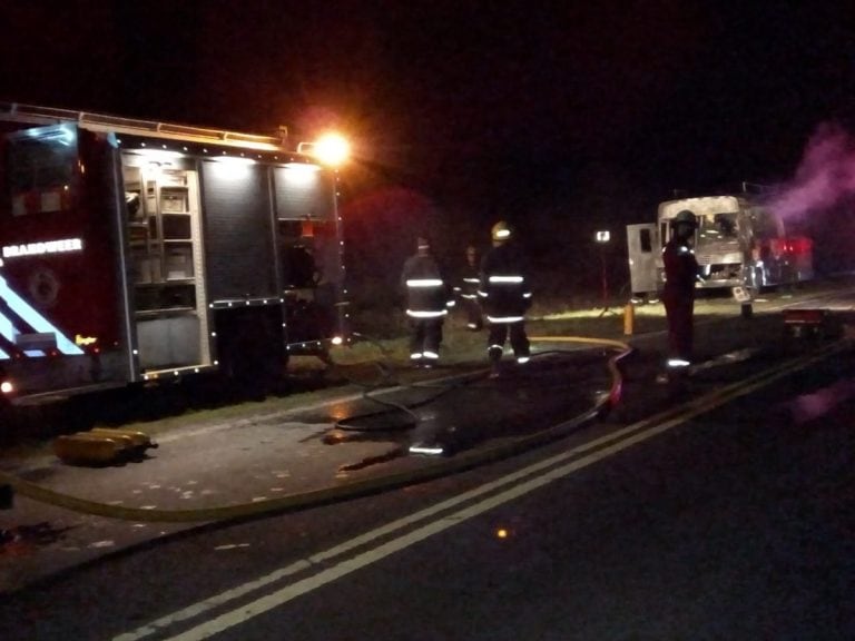 Incendio en la ruta de un motorhome que se dirigía al Rally de Casilda.