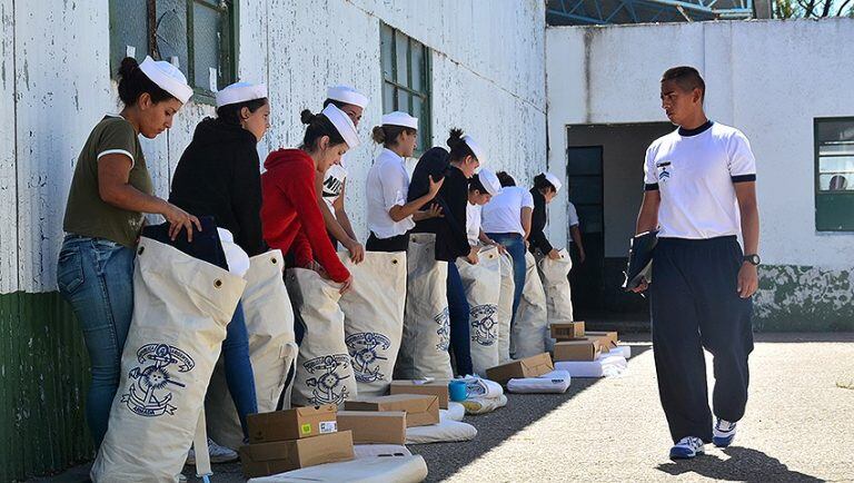 Desde distintos puntos del país fueron 715 jóvenes que iniciaron su camino en la Armada