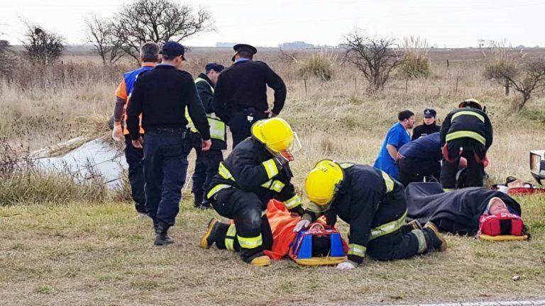 Los servicios de emergencias inmovilizaron a los heridos (Infotec)