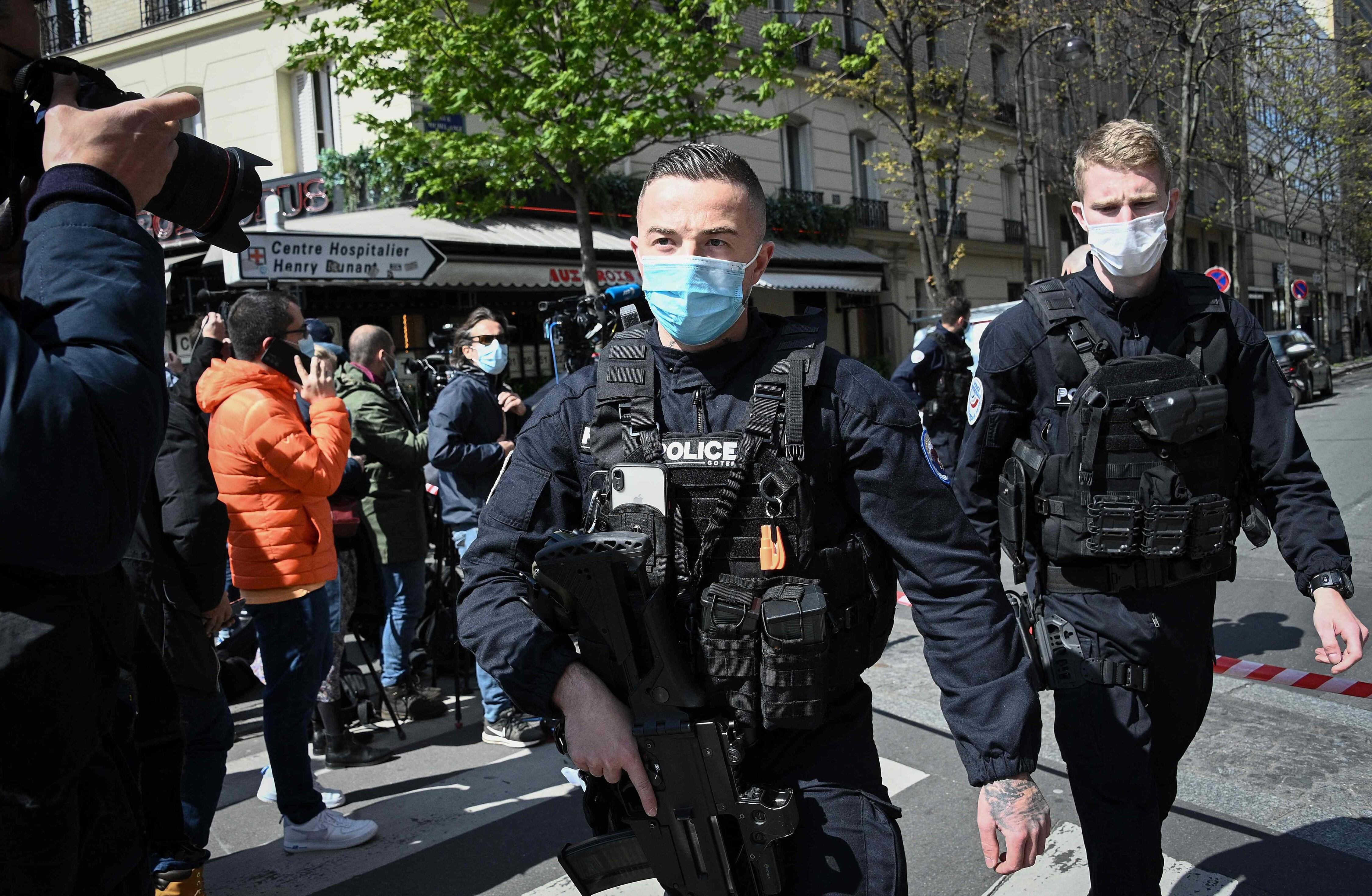 Tiroteo frente a un hospital en París dejo un muerto y una persona herida